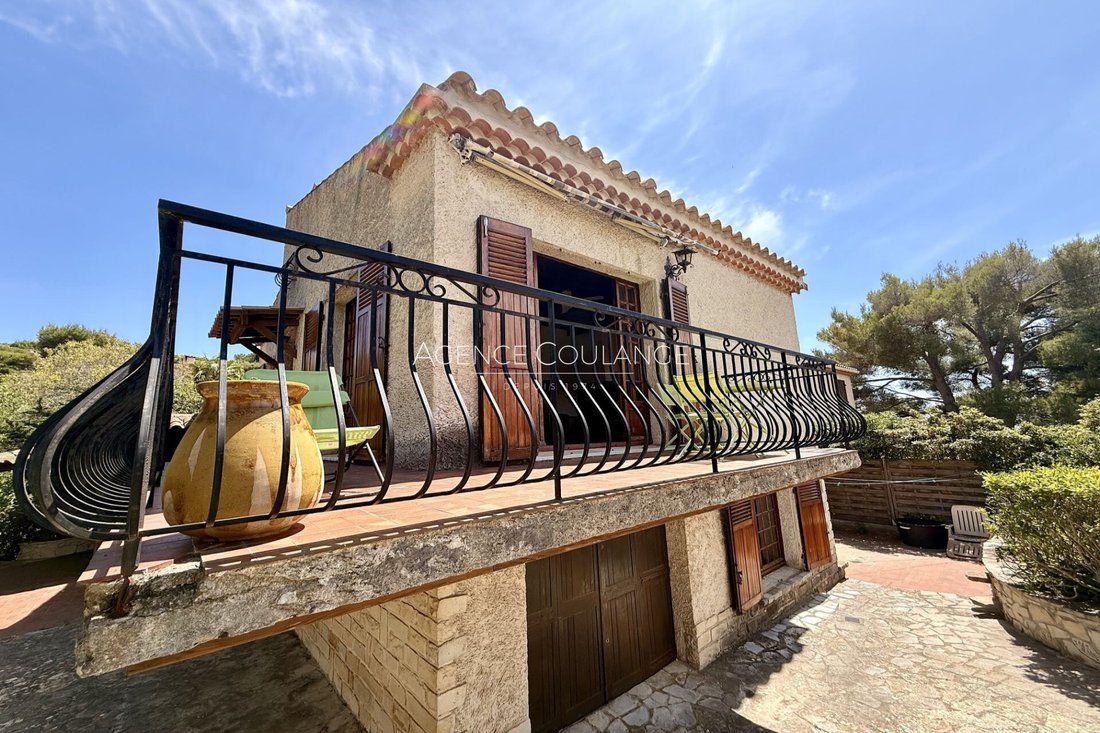 Villa in Saint-Cyr-sur-Mer, Provence-Alpes-Côte d'Azur, France 2 - 18491575