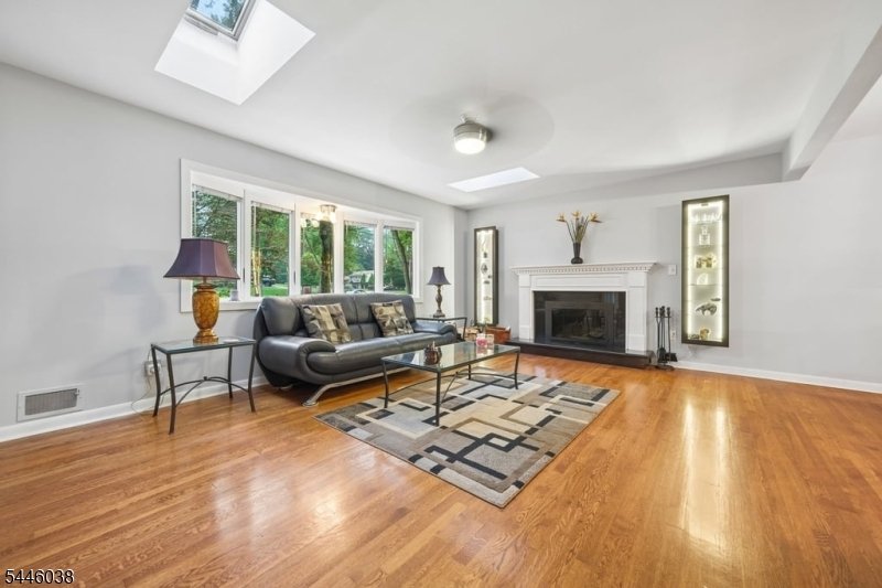 House in Livingston, New Jersey, United States 5 - 18490938