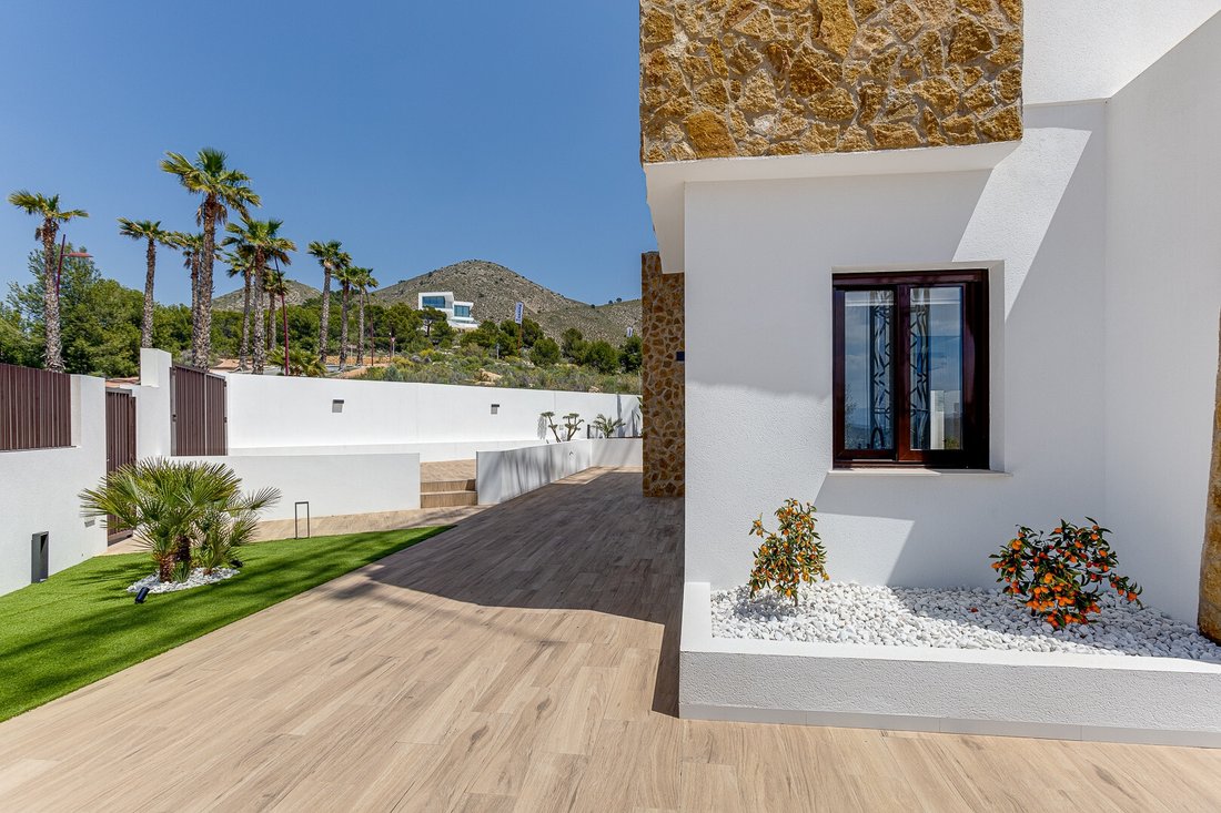Villa in Finestrat, Valencian Community, Spain 2 - 18490284