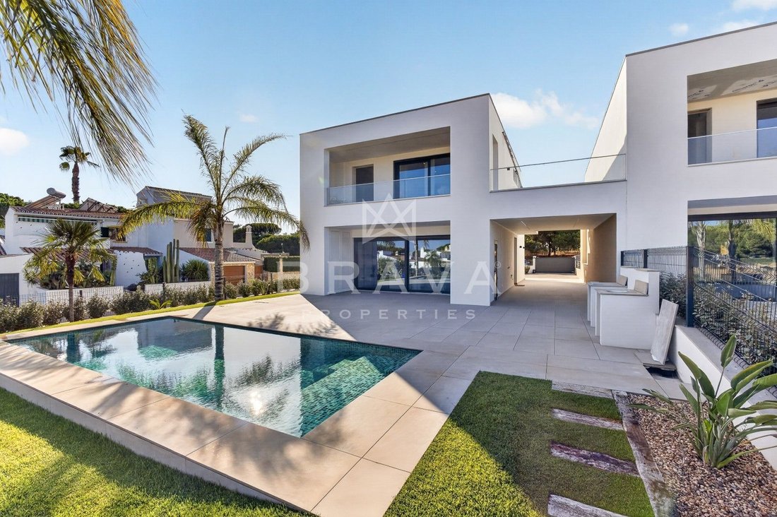 Villa in Quarteira, Algarve, Portugal 1 - 18491806