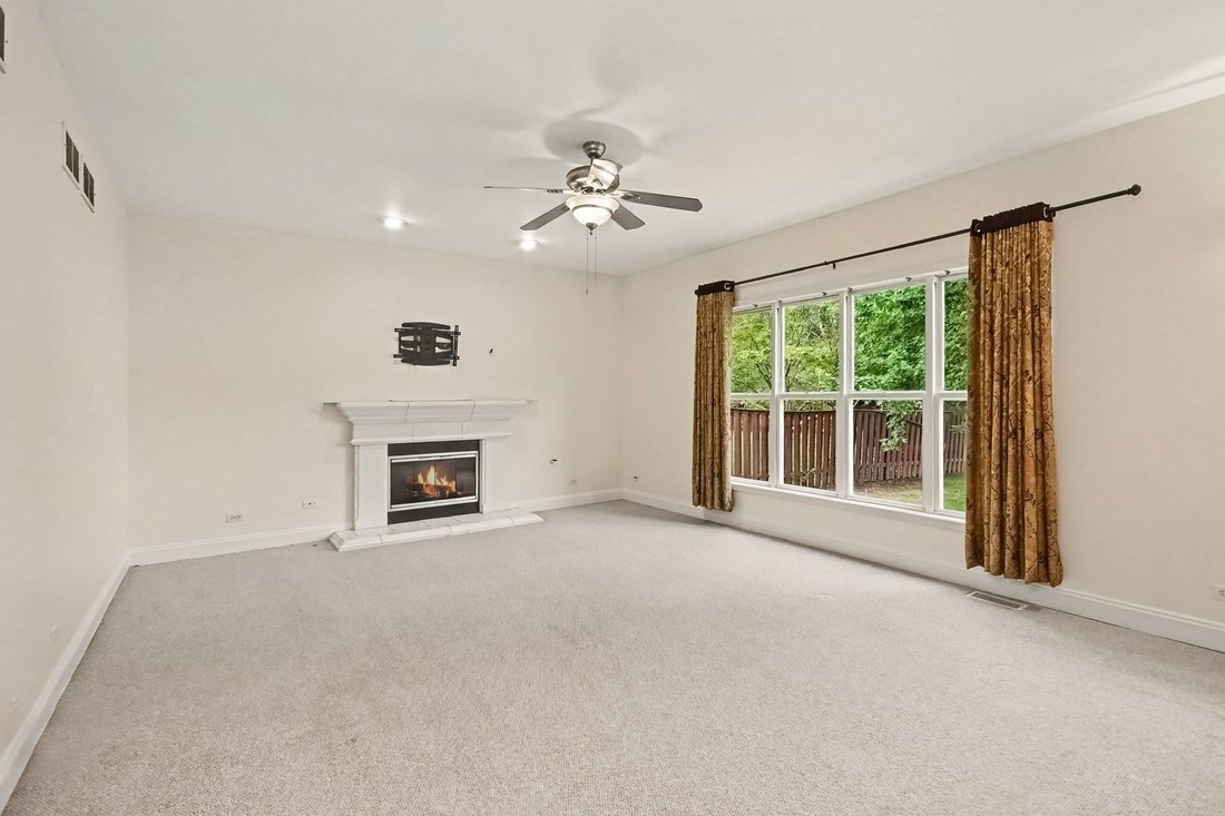 House in Aurora, Illinois, United States 4 - 18491094