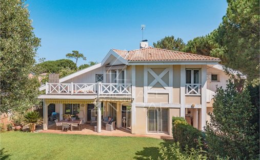 House in Le Pyla, La Teste-de-Buch, France 1