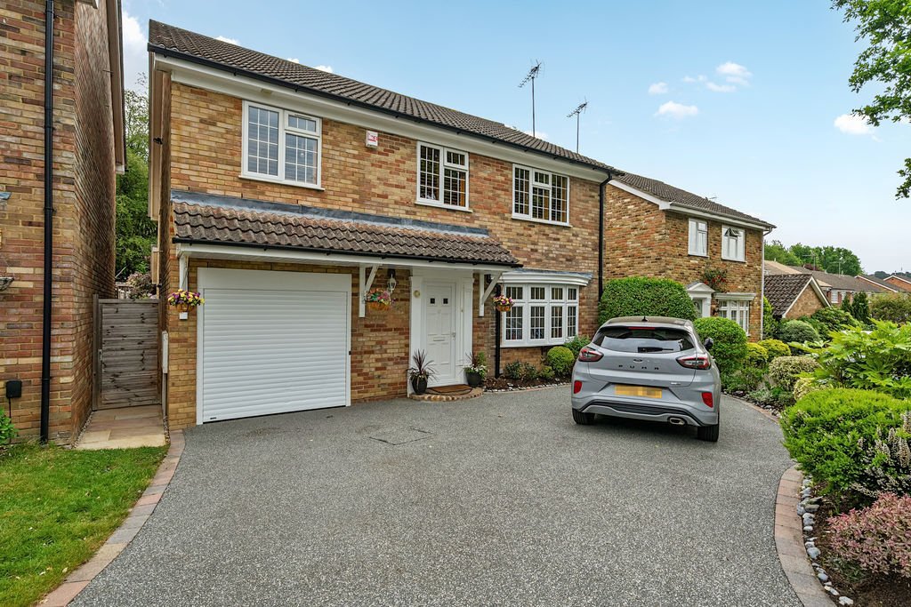 House in Windlesham, England 1 - 18489802