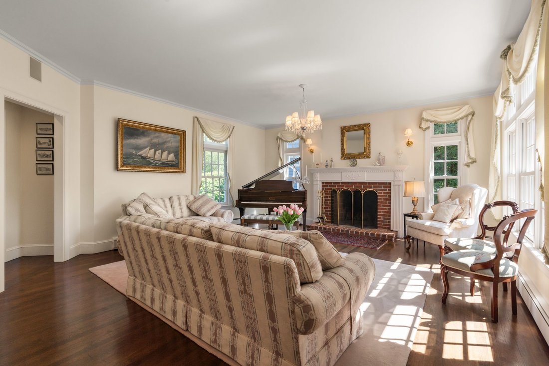 House in Milton, Massachusetts, United States 4 - 18491577