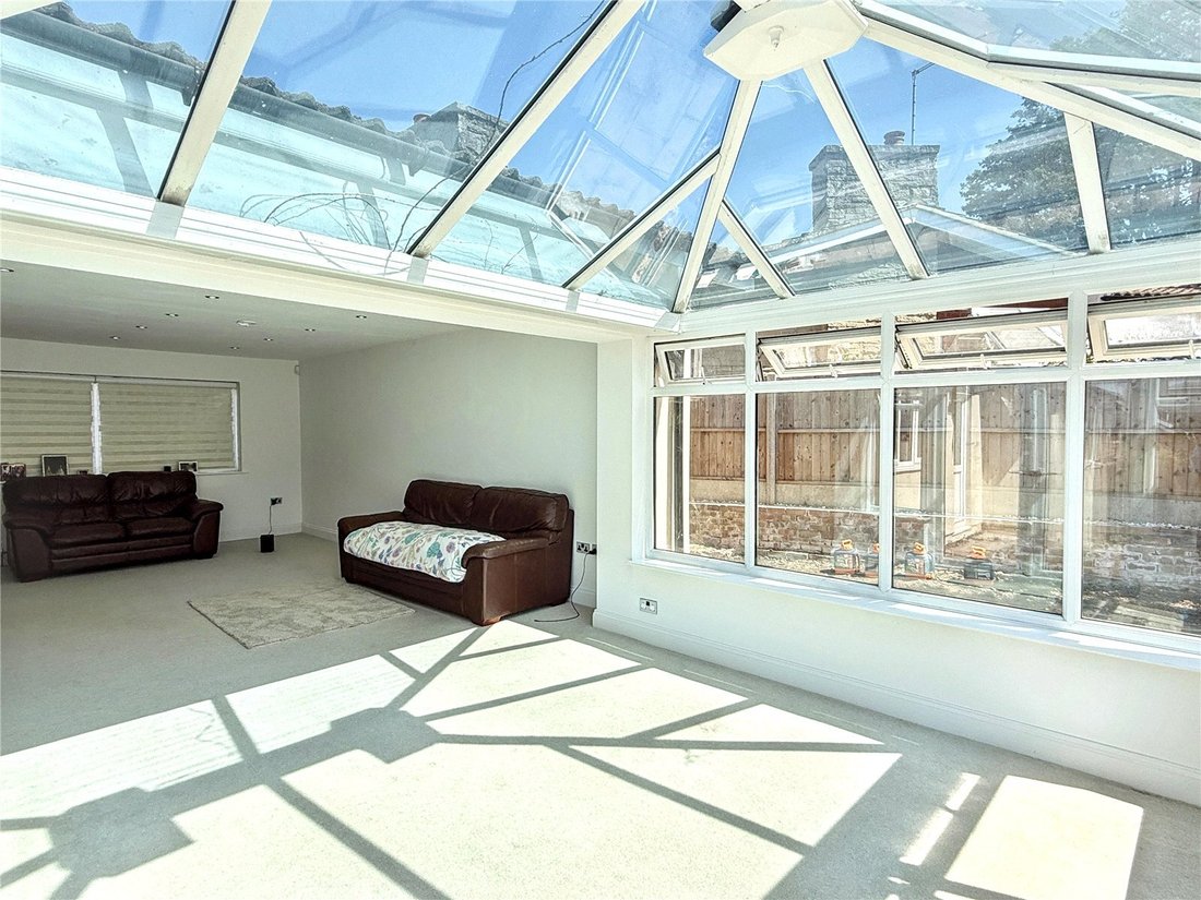Bungalow in New Barnet, Barnet, England 5 - 18489826