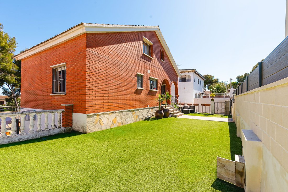 Chalet in el Vendrell, Catalonia, Spain 2 - 18492101