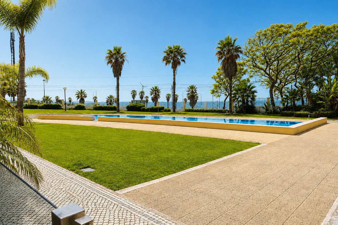 Townhouse in Carcavelos e Parede, Lisbon, Portugal 1 - 18380613