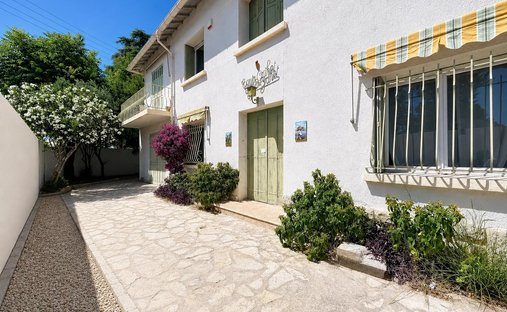 Villa in Saint Julien, Marseille, Provence-Alpes-Côte d'Azur 1
