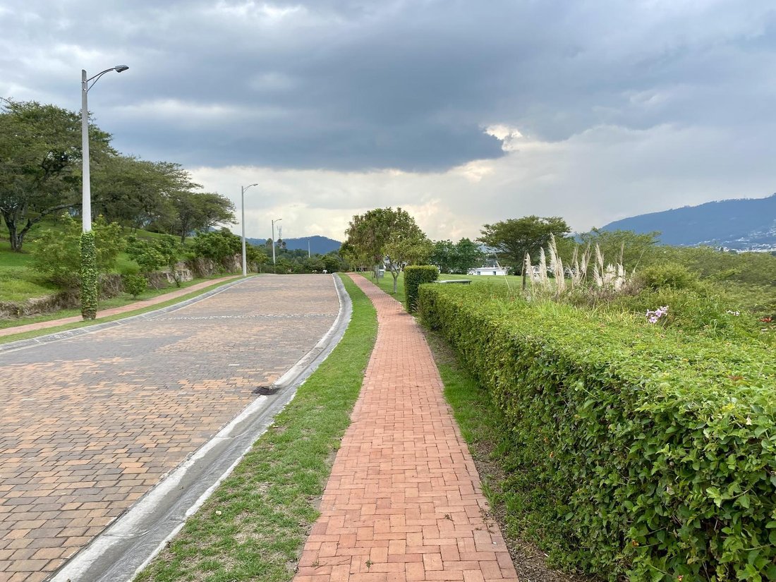 Land in Quito, Pichincha, Ecuador 3 - 18491360