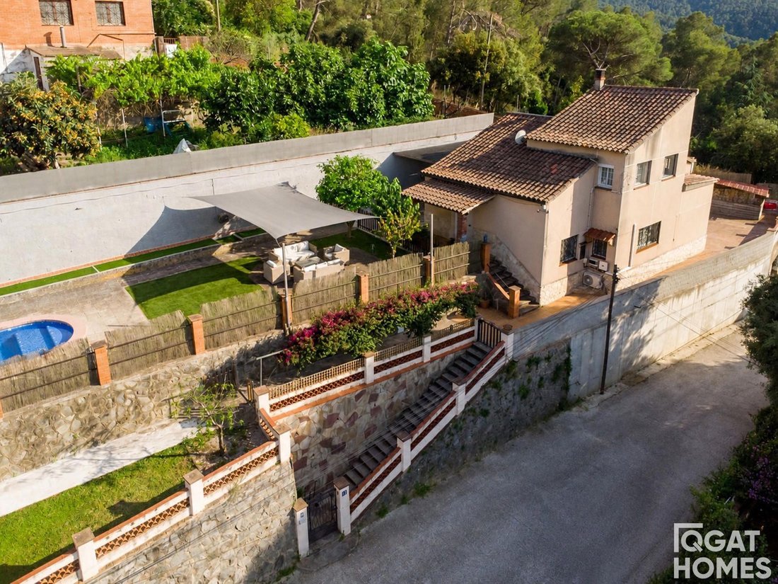 Chalet in Sant Cugat del Valles, Catalonia, Spain 1 - 18490071
