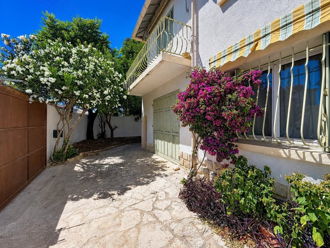 Villa in Saint Julien, Marseille, Provence-Alpes-Côte d'Azur 2 - 18491746