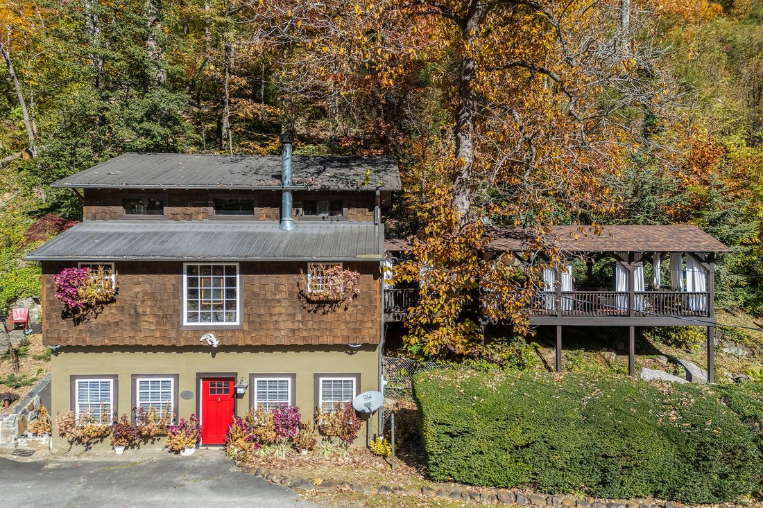 House in Lake Lure, North Carolina, United States 1 - 16890245