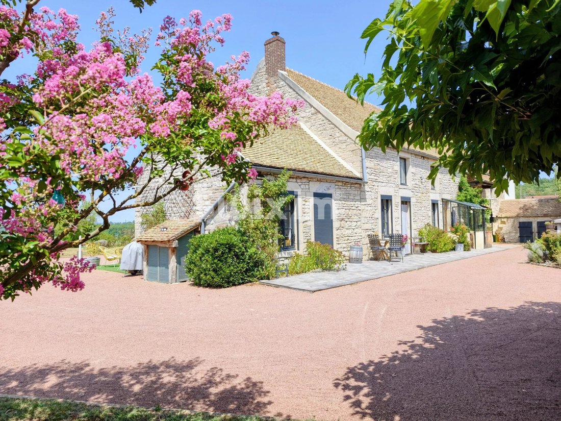 Estate in Centre Ville, Beaune, France 1 - 18491963