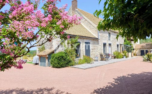 Estate in Centre Ville, Beaune, France 1