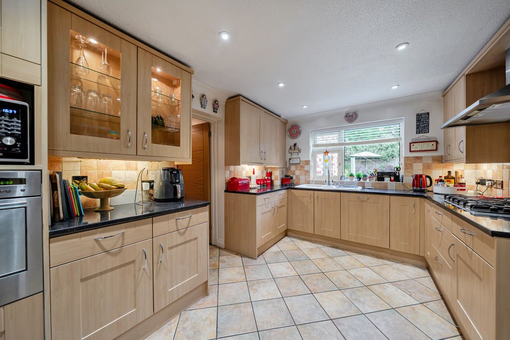 House in Windlesham, England 3 - 18489802