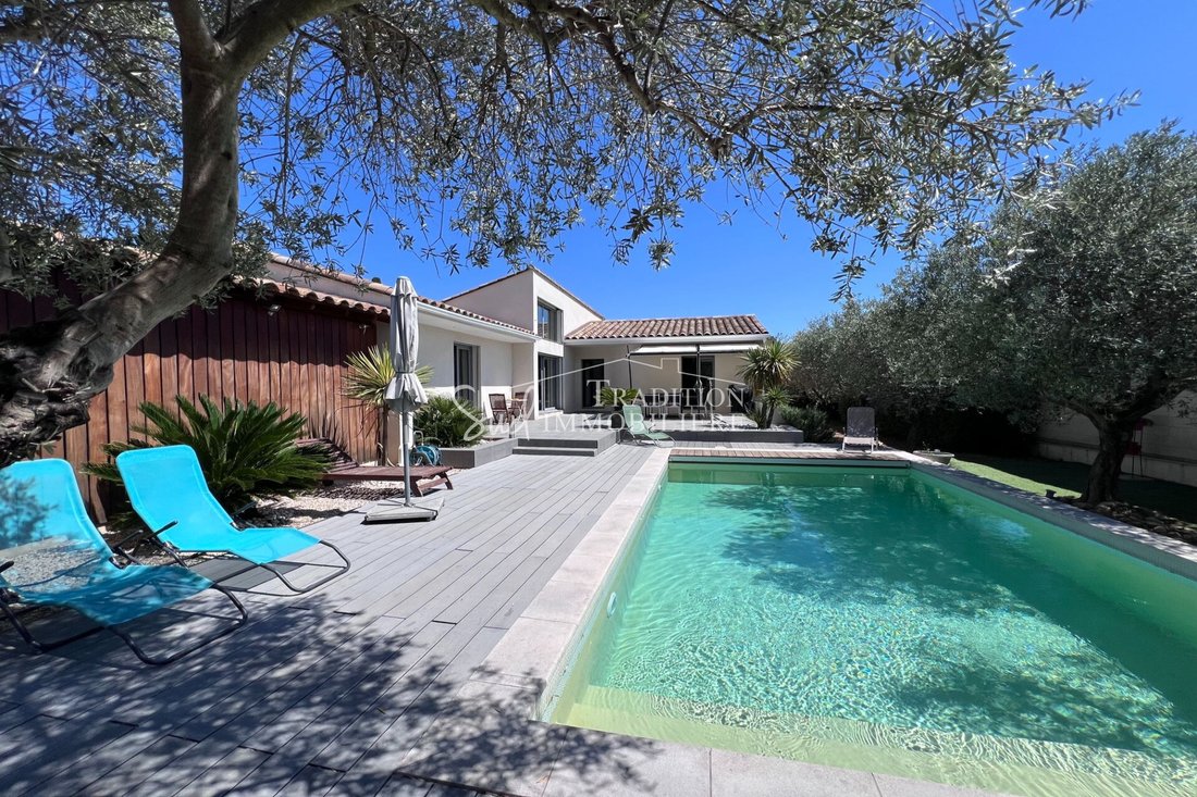 Villa in Maussane-les-Alpilles, Provence-Alpes-Côte d'Azur, France 1 - 17842126