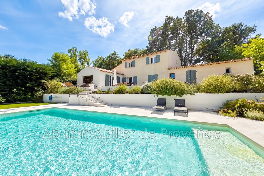Villa in Lauris, Provence-Alpes-Côte d'Azur, France 1 - 18447677