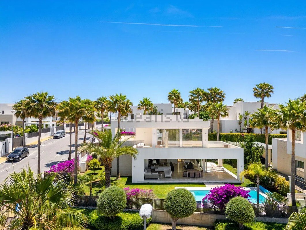 Villa à Elviria-Cabopino, Marbella, Espagne 1 - 18490073