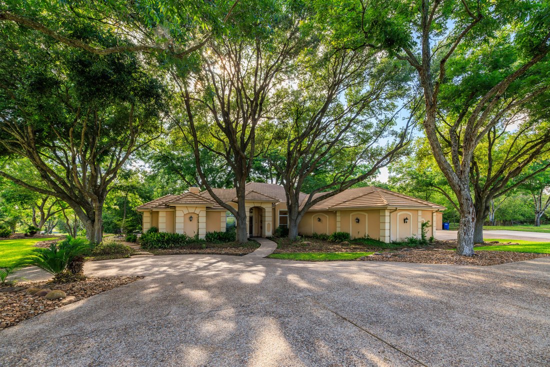 House in Seguin, Texas, United States 3 - 18491312