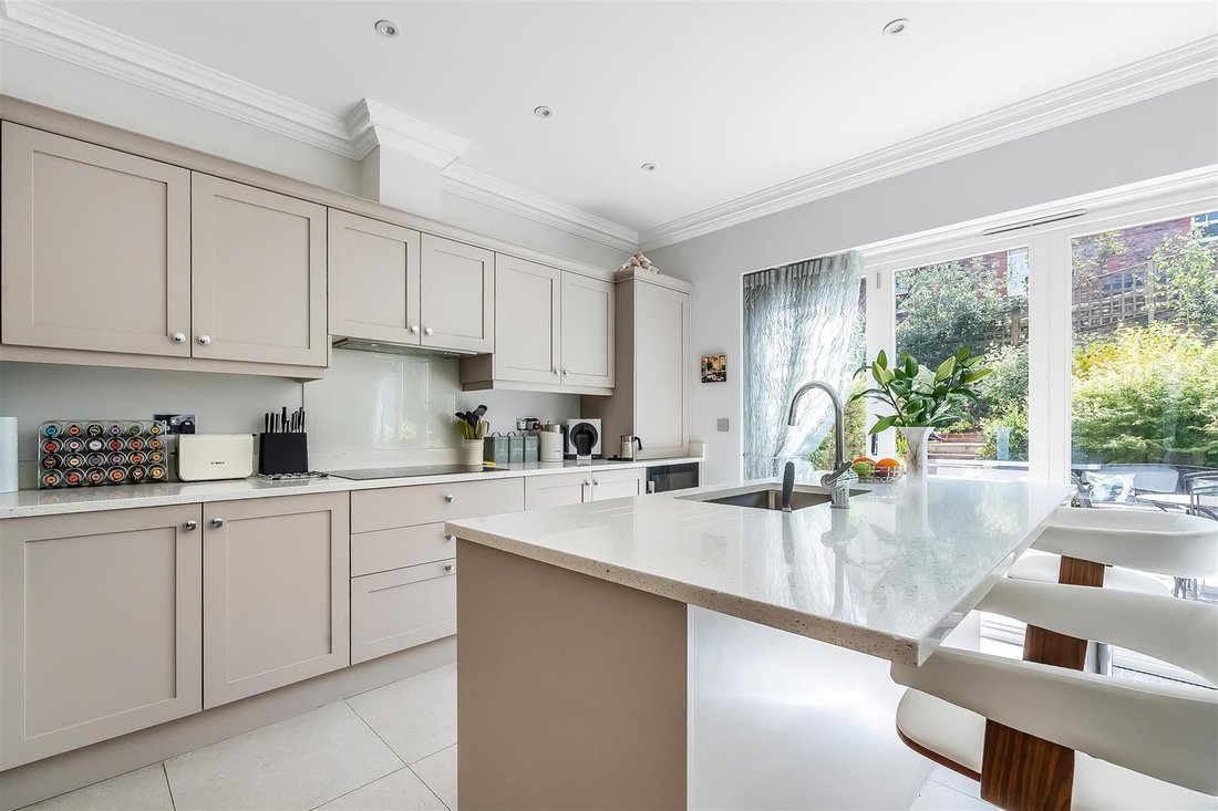 Townhouse in Dorking, England 3 - 18489817