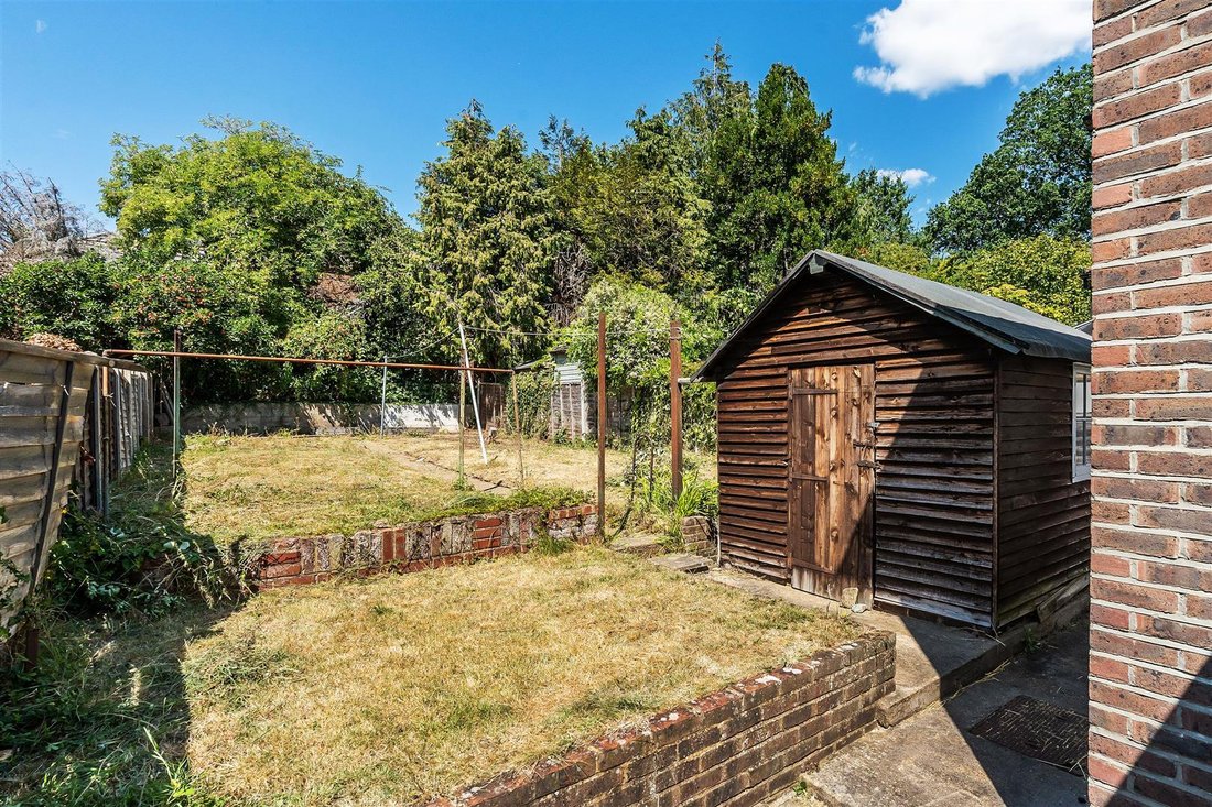 House in Ditton Common, Claygate, England 2 - 18489943