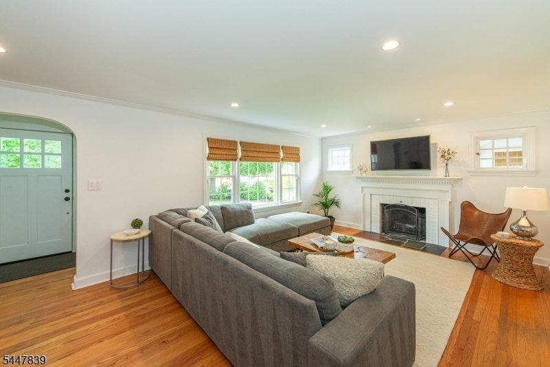 House in Westfield, New Jersey, United States 4 - 18490925