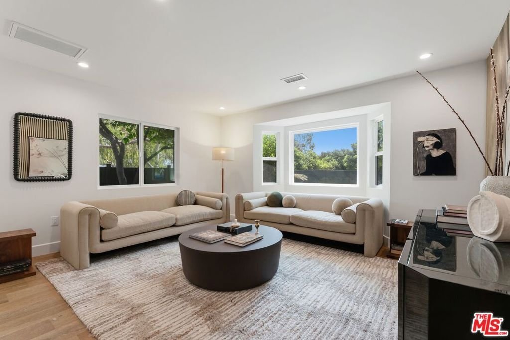House in Los Angeles, California, United States 4 - 18489672