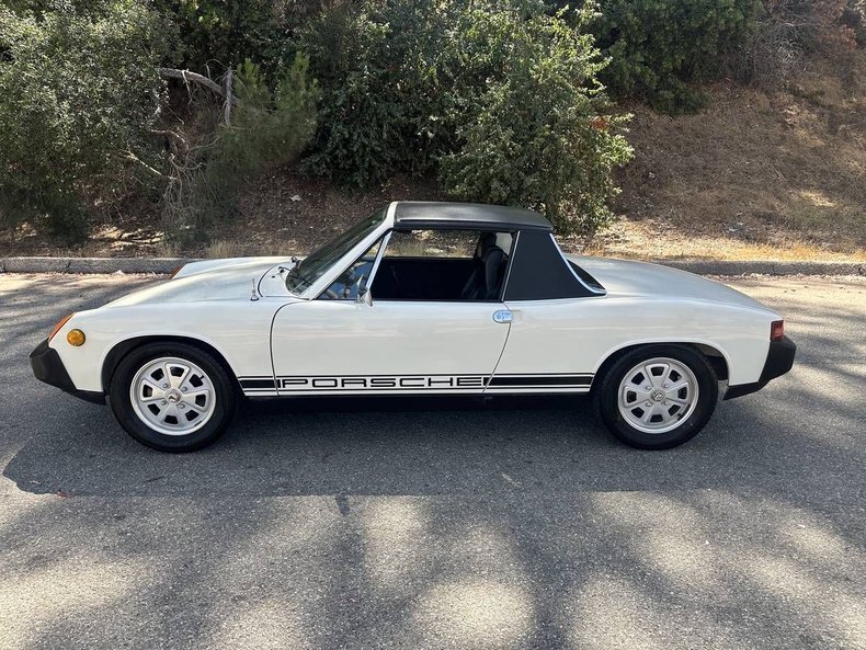 Cabriolet in Glendale, United States 4 - 18489873