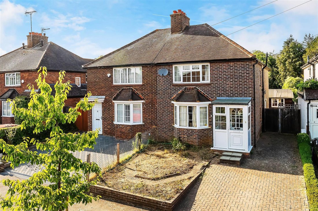 House in Ditton Common, Claygate, England 1 - 18489943