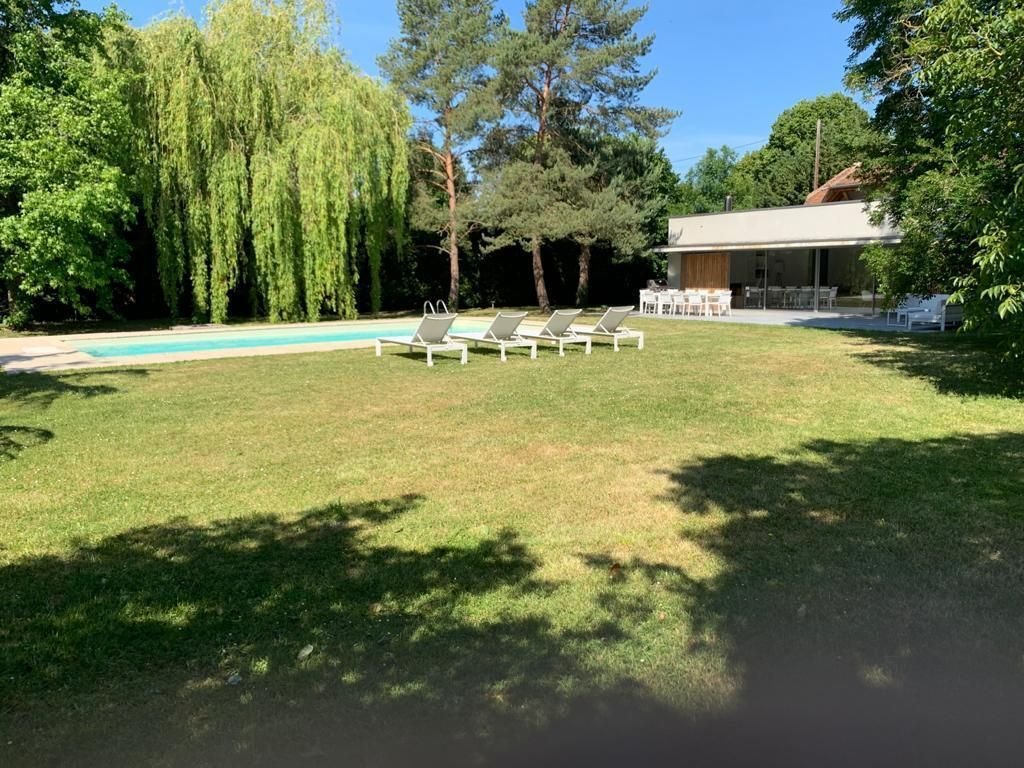 Estate in Houdan, Ile-de-France, France 1 - 18490619
