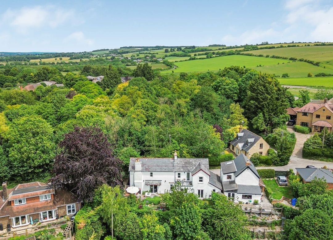 Villa in Swindon, England 2 - 18489806