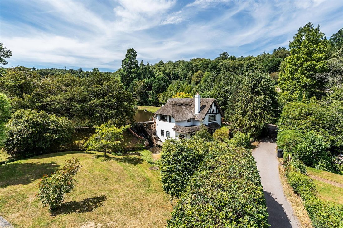House in Surrey, England 1 - 18489865