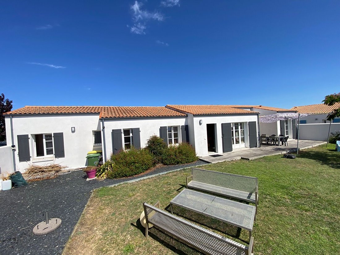 House in Saint-Denis-d'Oleron, Nouvelle-Aquitaine, France 1 - 18490639