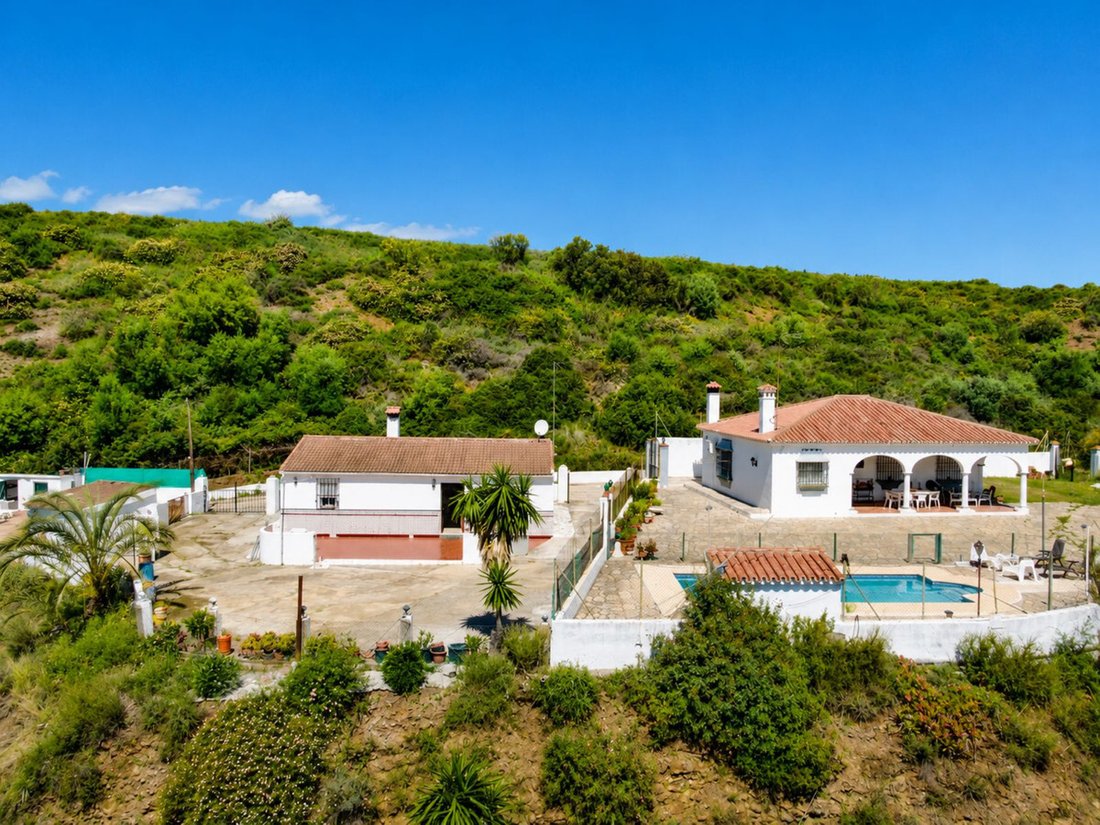 Finca in Estepona, Andalusia, Spain 2 - 18491593
