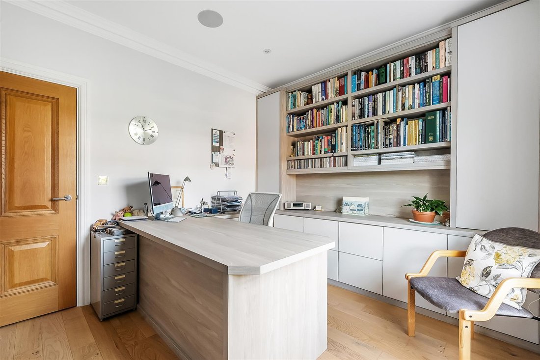Townhouse in Dorking, England 5 - 18489817