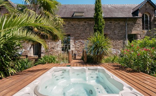 Estate in Grand-Champ, Brittany, France 1