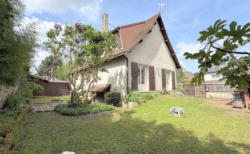 House in Centre Ville, Rueil-Malmaison, France 1