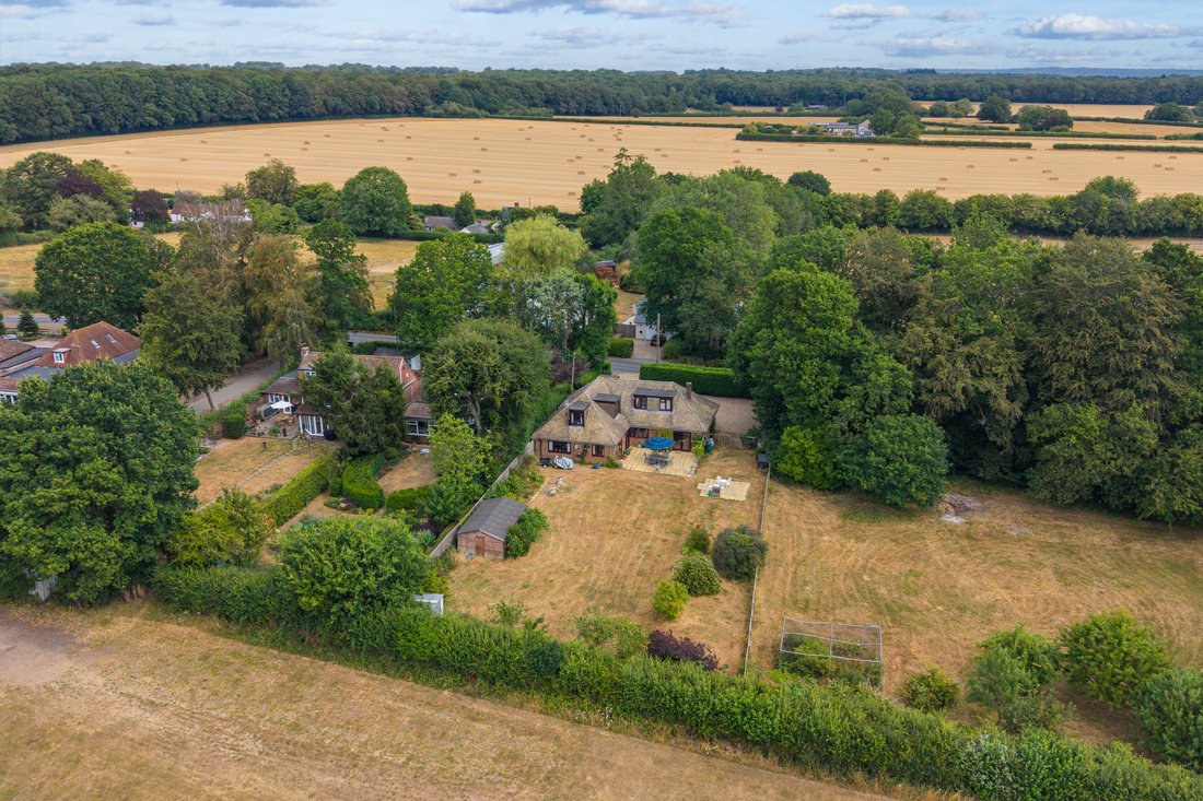 Bungalow in Buckinghamshire, England 2 - 18489804