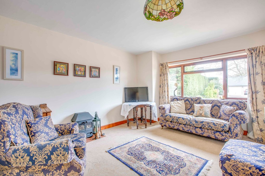 Bungalow in Buckinghamshire, England 4 - 18489804