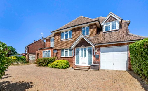 Country House in Loudwater, England 1