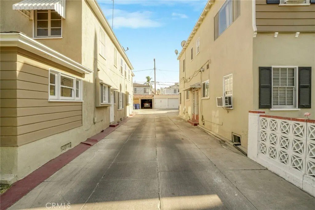 West Hollywood, California, United States 5 - 18489887
