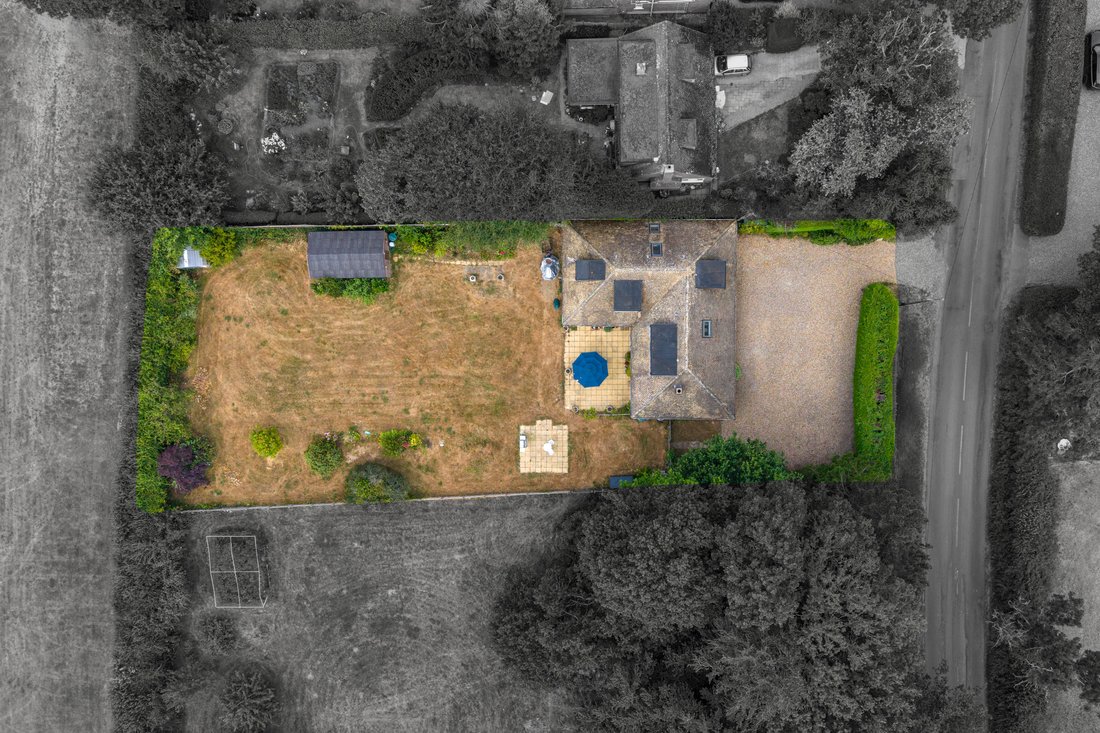 Bungalow in Buckinghamshire, England 3 - 18489804