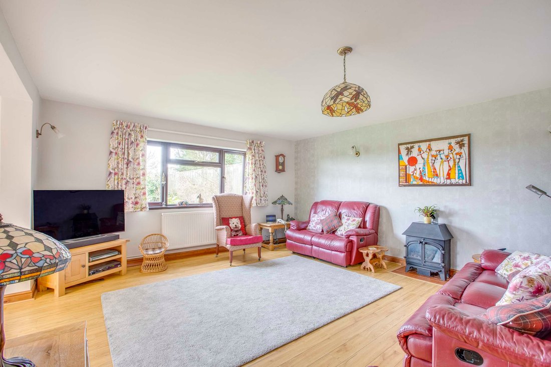 Bungalow in Buckinghamshire, England 5 - 18489804