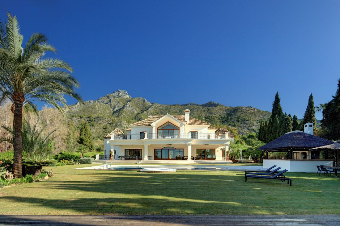 Villa in Marbella, Andalusia, Spain 1 - 18490041