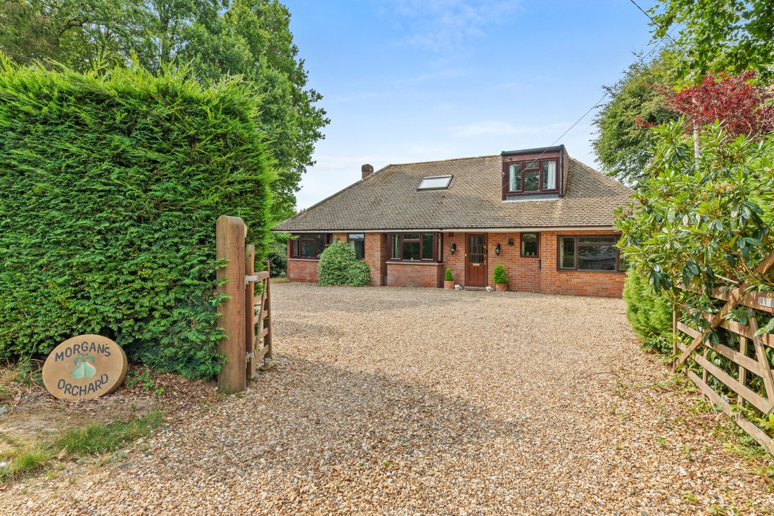 Bungalow in Buckinghamshire, England 1 - 18489804