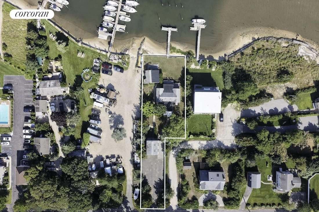 Hampton Bays, New York, United States 3 - 18489615