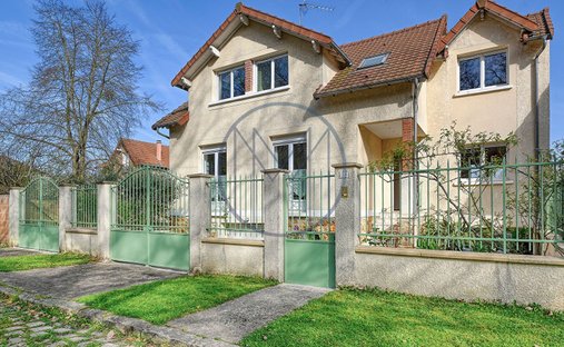 House in Les Arcades, Viroflay, France 1