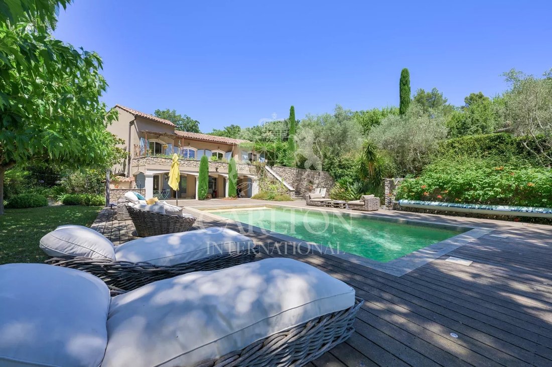 Villa in Châteauneuf-Grasse, Provence-Alpes-Côte d'Azur, France 1 - 15780483
