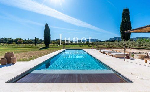 Country House in Eygalières, Provence-Alpes-Côte d'Azur, France 1