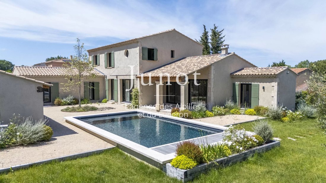 Country House in Saint-Rémy-de-Provence, Provence-Alpes-Côte d'Azur, France 1 - 17993676